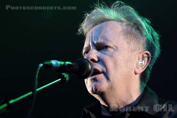 NEW ORDER - 2011-10-18 - PARIS - Le Bataclan - 